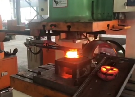 Universal joint forging automatic line auto graphite spray machine forging robot & manipulator